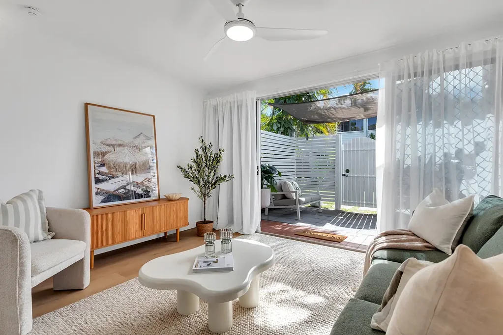 Scarborough 2 Bedroom CONTEMPORARY COASTAL RENOVATION JUST FOOTSTEPS FROM THE BEACH