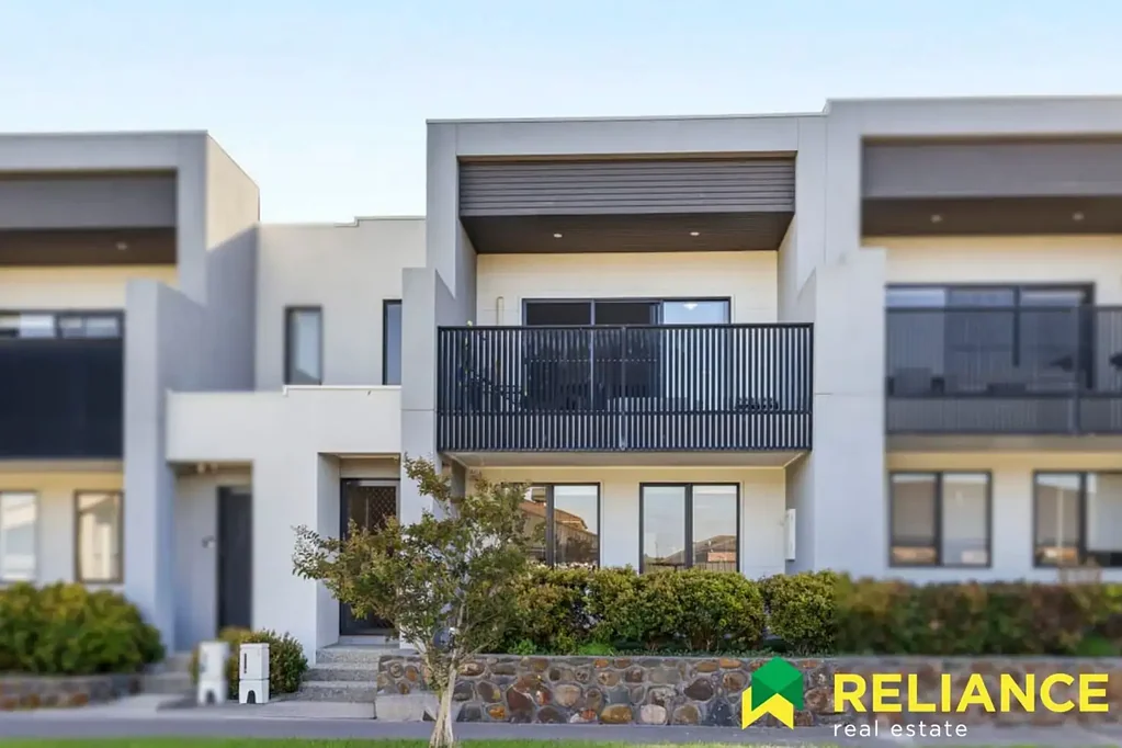 Modern Living in the Heart of Highlands Estate!