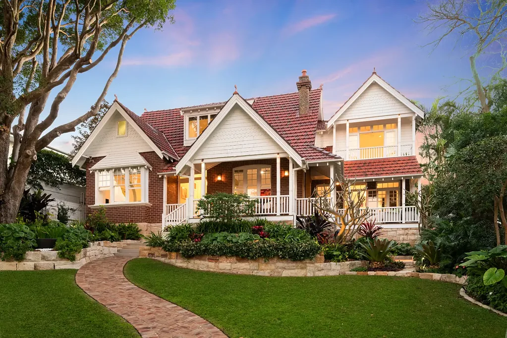 Mosman 5房 精湛改造的 Mosman 庄园，坐拥海港美景 Masterfully Reimagined Mosman Manor with Harbour Views