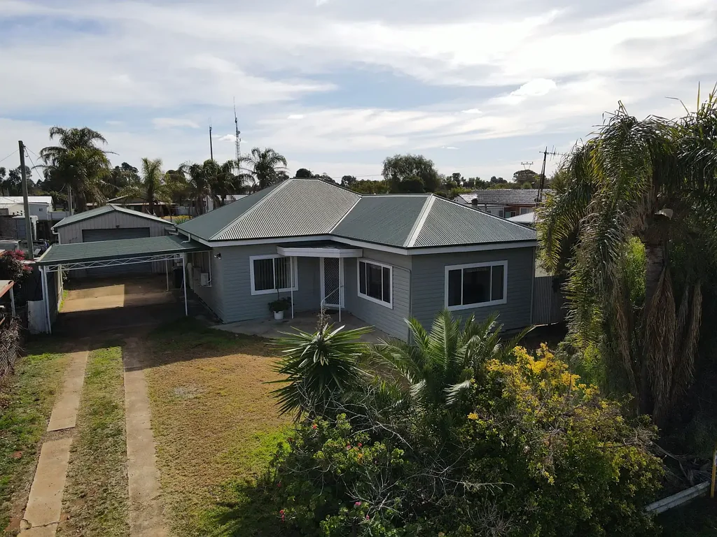 8 Zara Street, Goolgowi, NSW 2652