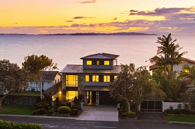 Stanmore Bay 5 Bedroom Sea The Value Here. When You Know, You Know.