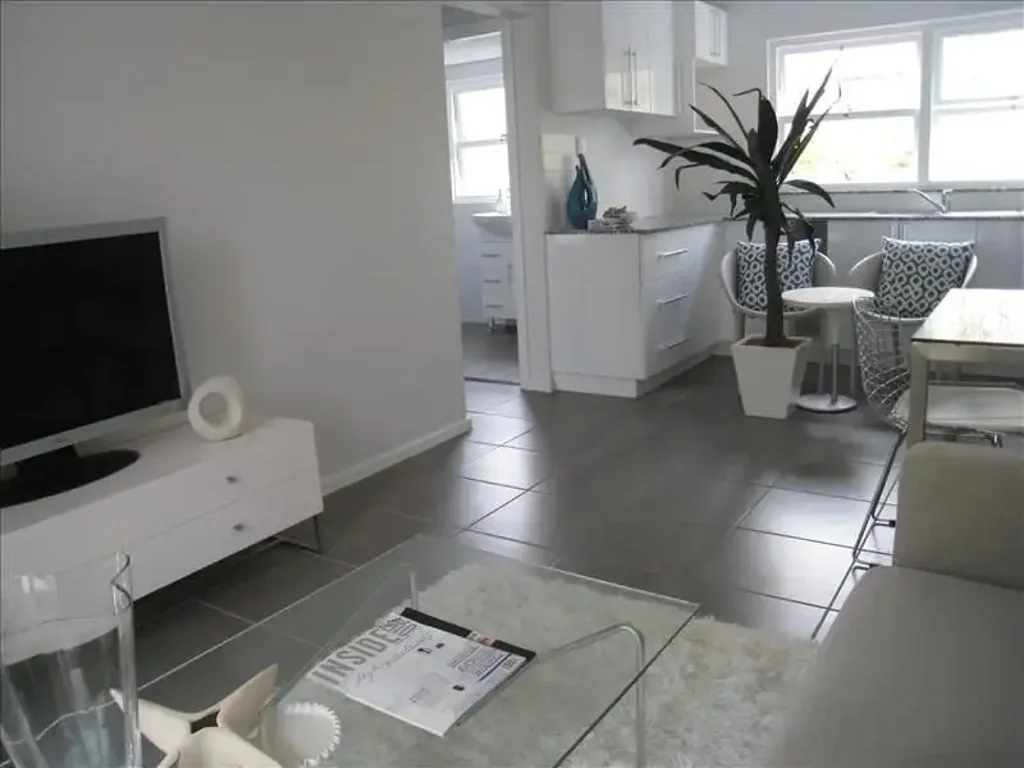 Surfers Paradise 1 Bedroom CASH BUYERS ONLY - COMPANY TITLE SITUATION - RENOVATED ONE BEDROOM UNIT IN RIVER WATERFRONT BUILDING