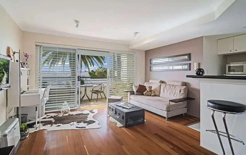 Bright split level one bedroom apartment