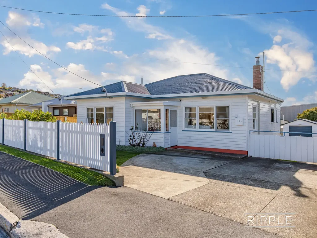Glenorchy 3房  Immaculately maintained family home with stunning mountain wiews