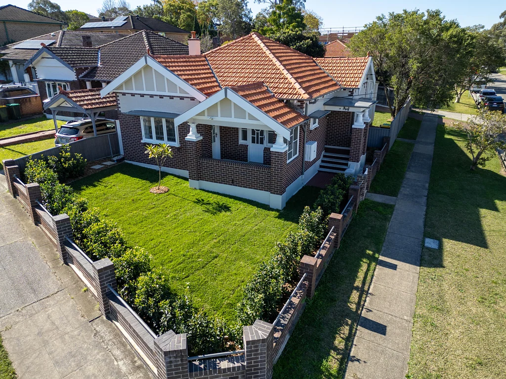 Five Dock 4房 完美无瑕的家庭住宅，彰显奢华、宽敞与轻松的生活方式 Immaculate 4 Bedroom Renovated Family Home Showcasing Luxury, Space & Effortless Lifestyle Living