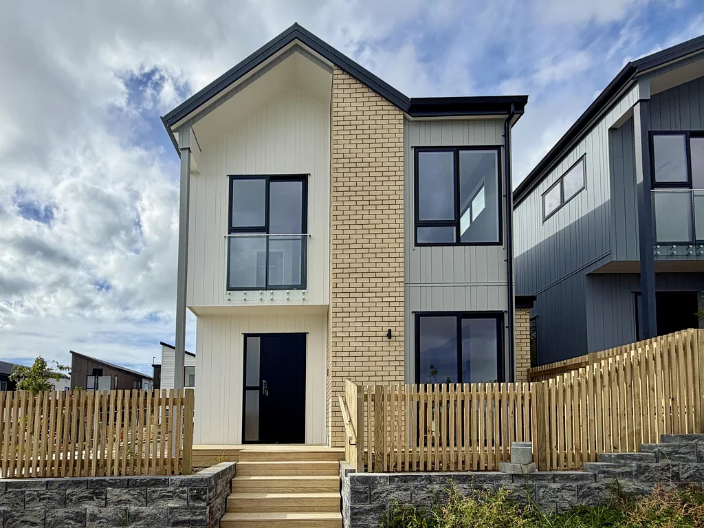 Silverdale 4 Bedroom Stylish Home in Prime Silverdale Location