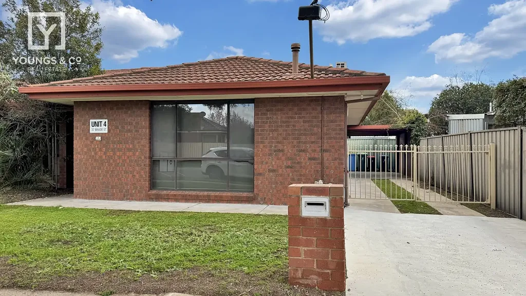 Very neat and tidy Central two bedroom unit