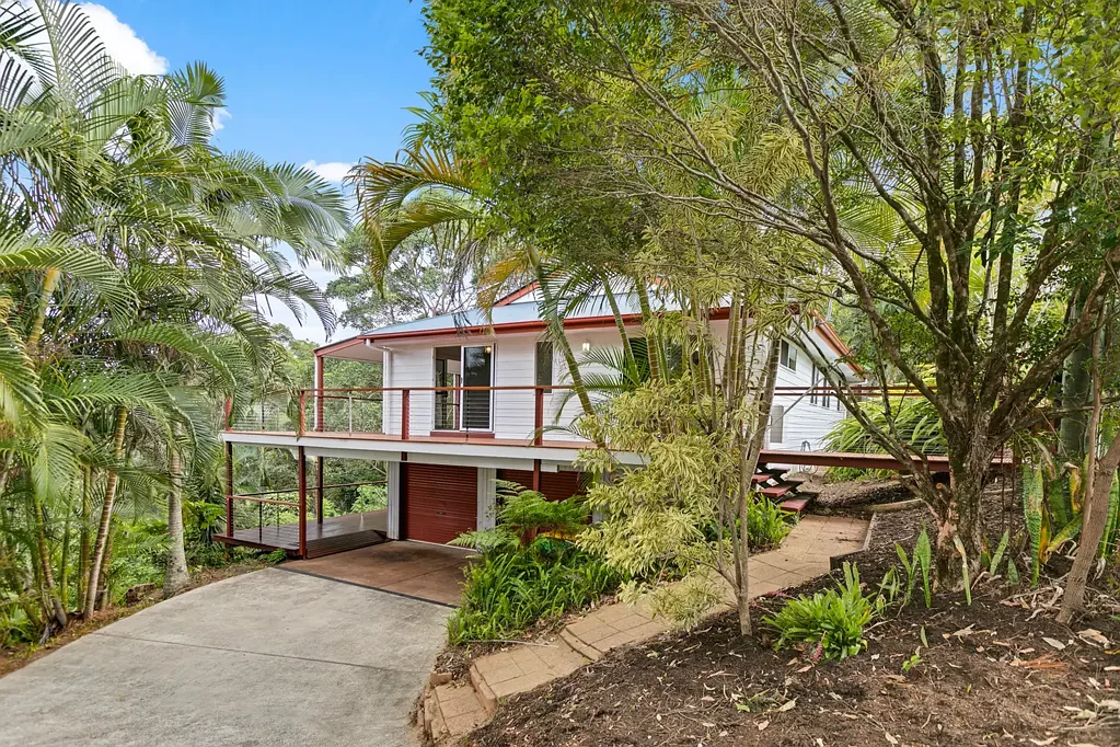 Bli Bli 4房  Seclusion And Serenity Among The Treetops, 4 Bedrooms Plus Study, Move-In Ready!