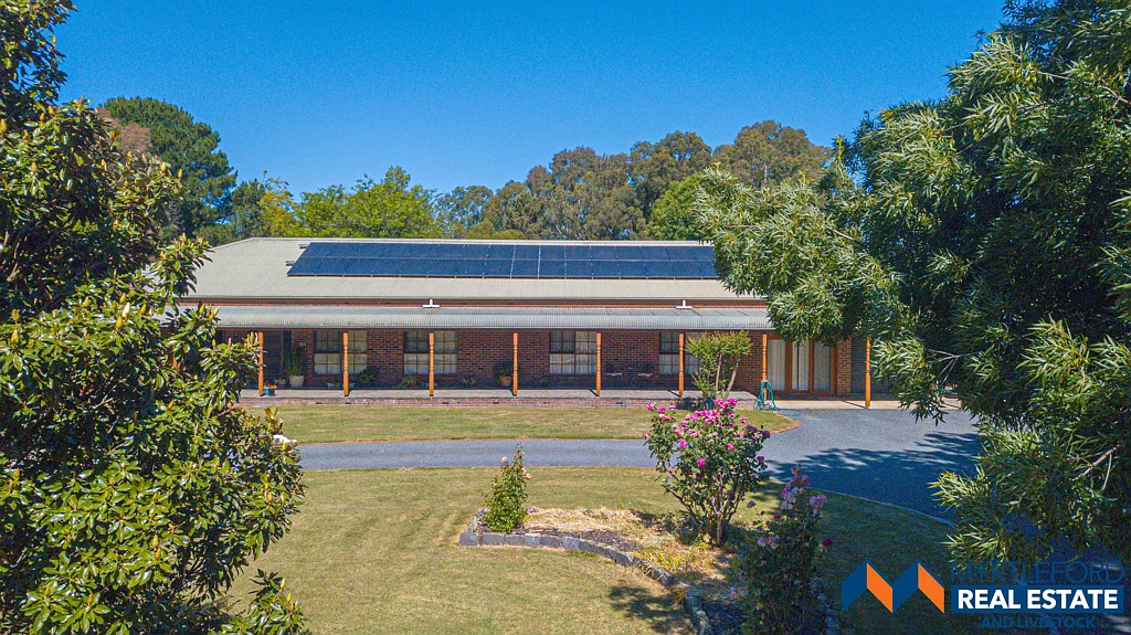 Myrtleford 5ਬੈੱਡਰੂਮ Lifestyle at its best on over 2 Acres.