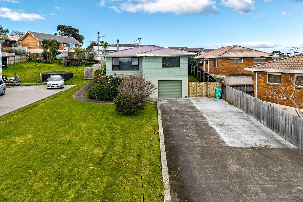 Stanmore Bay 3房 翻新/安居/投资皆宜！坚实住宅，785㎡地块，数分钟即至海滩/学校！ Renovate, Nest or Invest