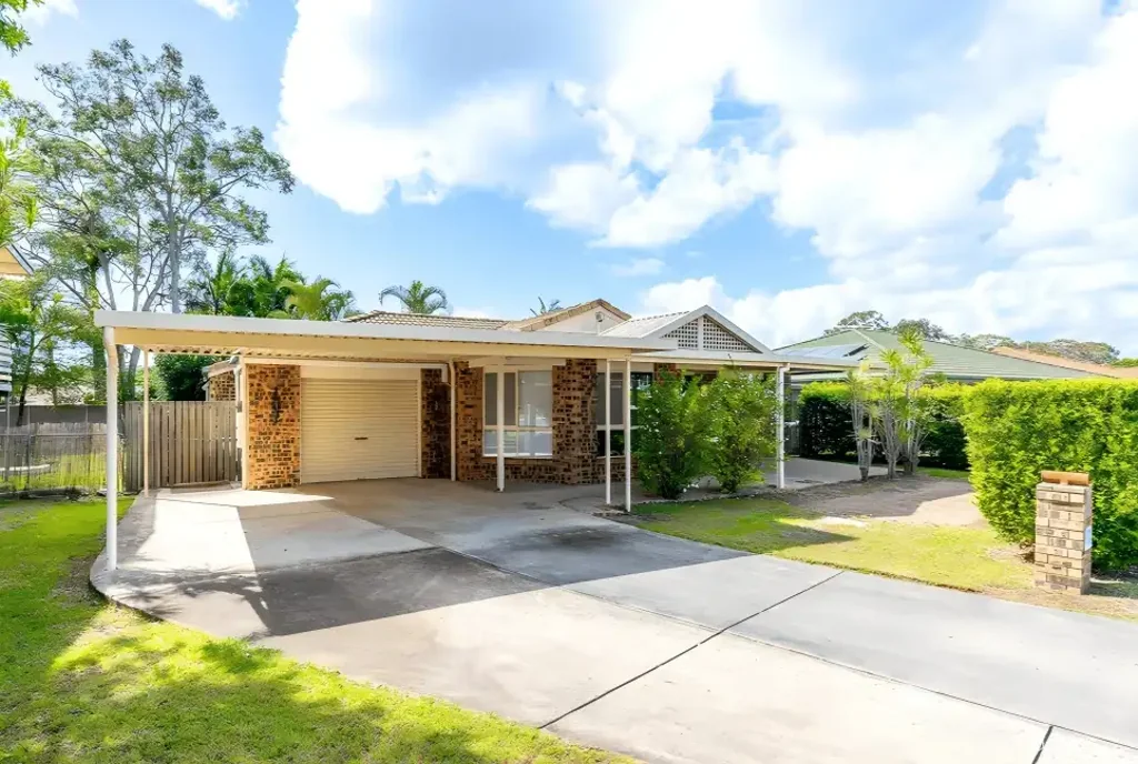 Beautiful 3 Bedroom Home in a quiet neighbourhood