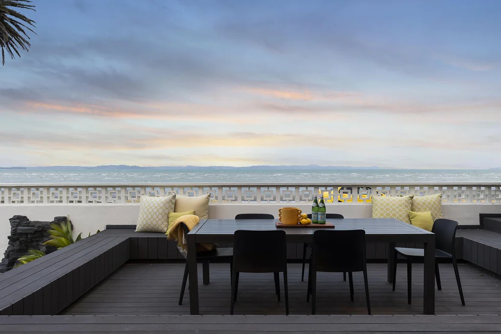 Eastern Beach 4ห้องนอน Absolute Waterfront Living ! (Rendered brick)