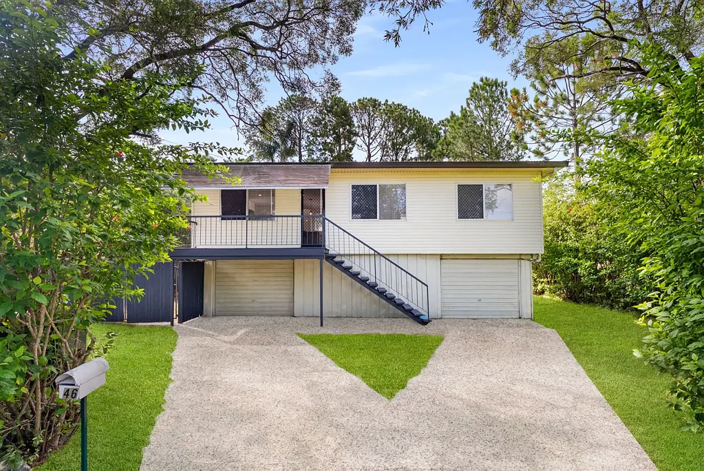 Kingston 3ห้องนอน Solid Home on 739m² with Side Access & Double Garage