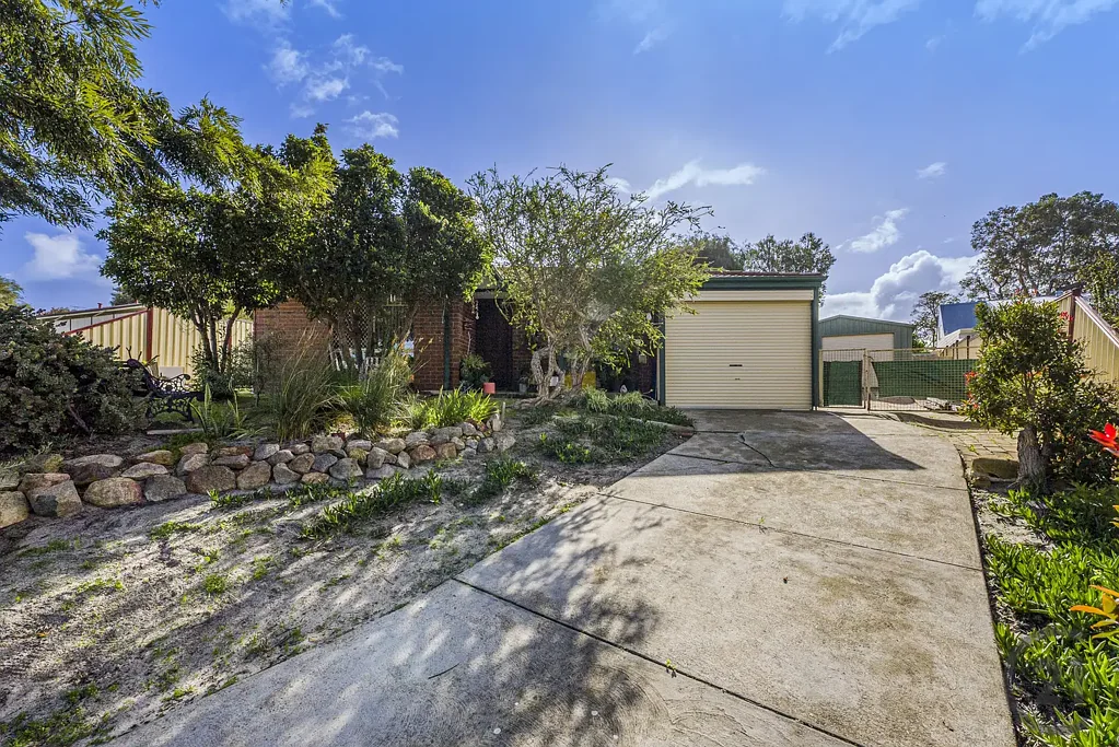 Dawesville 4房  Family Home, Side Access & Powered Workshop!