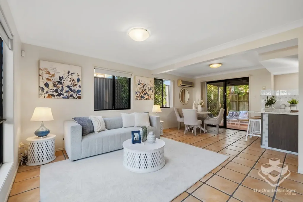 Sunnybank 3બેડરૂમ Golden Location, Quiet Street, Walking distance to Everything!