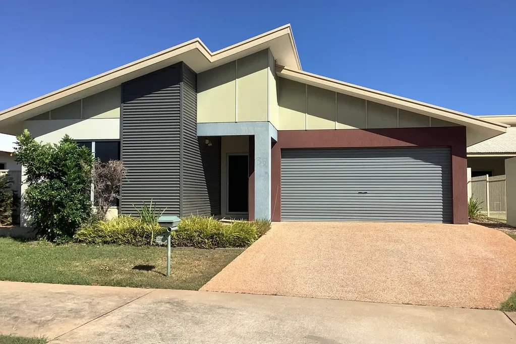 Address Withheld, Lyons, NT 810