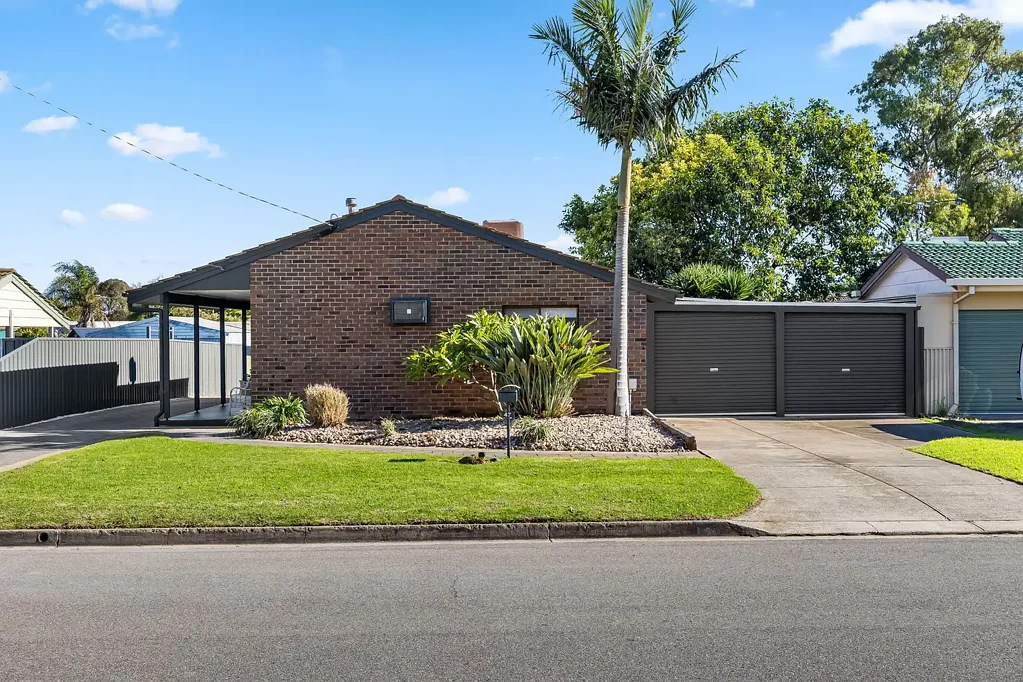 Port Noarlunga South 3房  Endless Potential on a Generous Coastal Allotment.