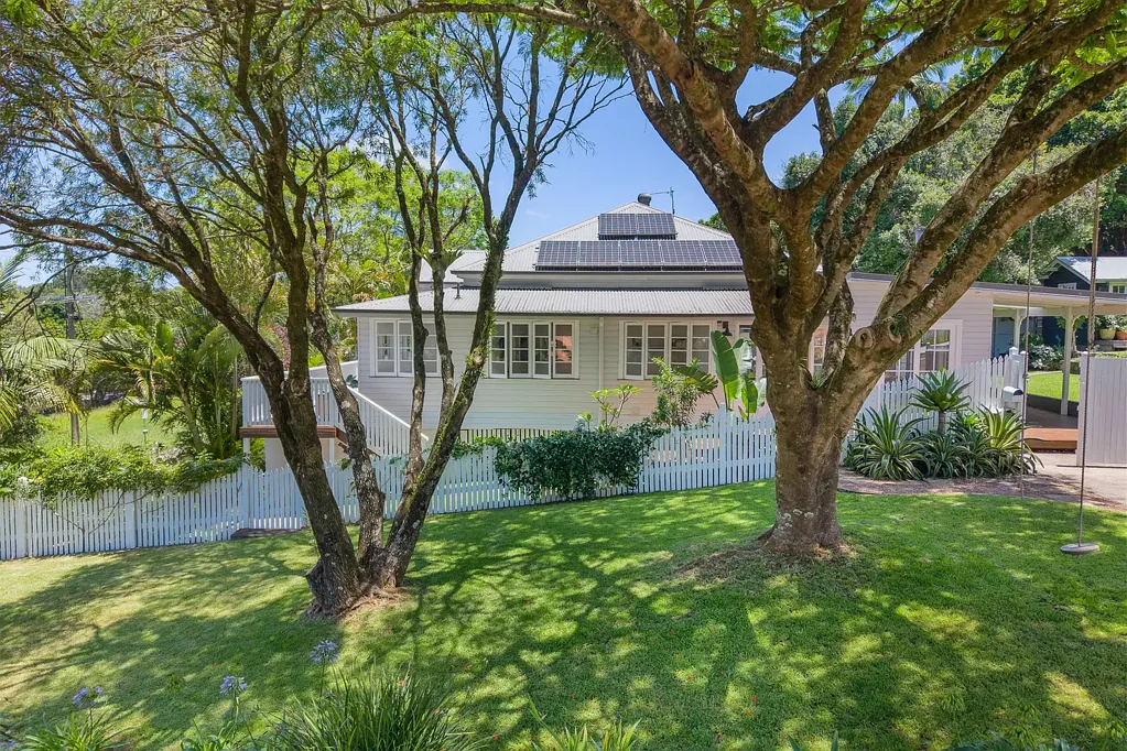 Bangalow 4chambre Timeless character in a fantastic walk-to-Village location