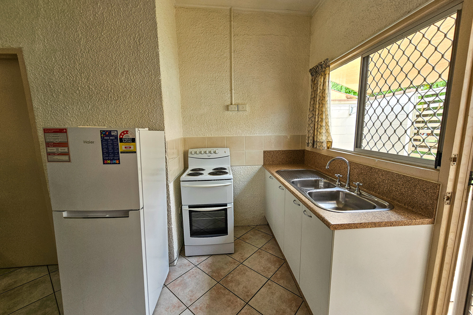 FLAT 2 25 ELIZABETH ST, MORNINGTON QLD 4825, 0 Kuwarto, 0 Banyo, Unit