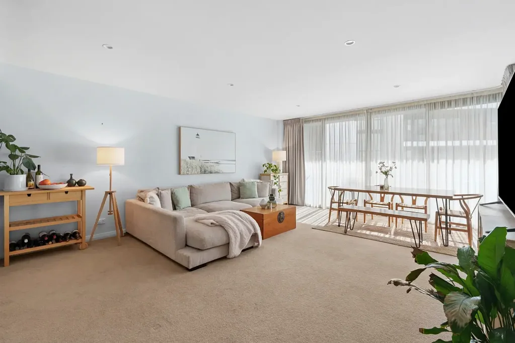 Barton 2房  Thriving Barton, Buy Now and Move in Later