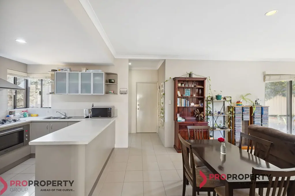 2/5 Pulchella Street, Wattle Grove, WA 6107