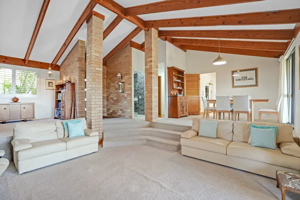 Glen Eden 4房  Stunning Family home on 2400m2 block