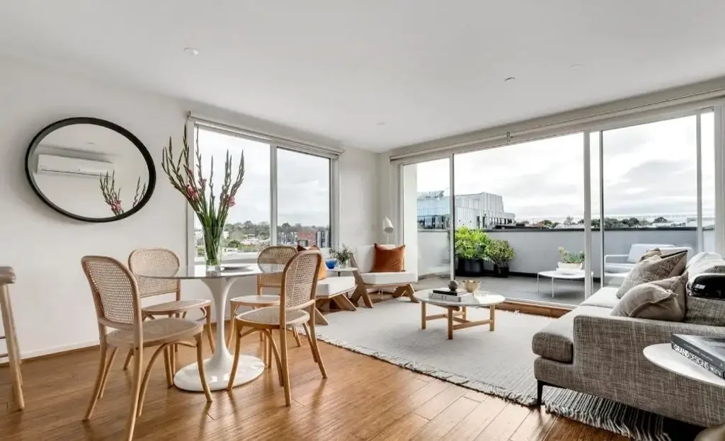 For The Lovers Of Sunshine & City Views...