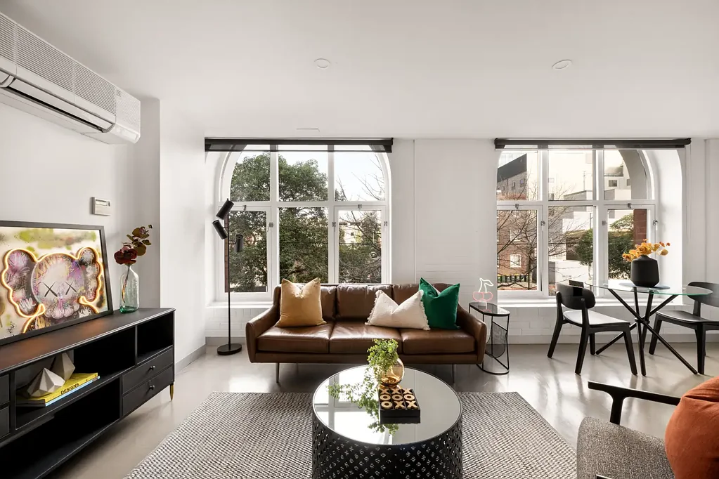 East Melbourne 1chambre Oversized Heritage Living in Blue-Chip East Melbourne
