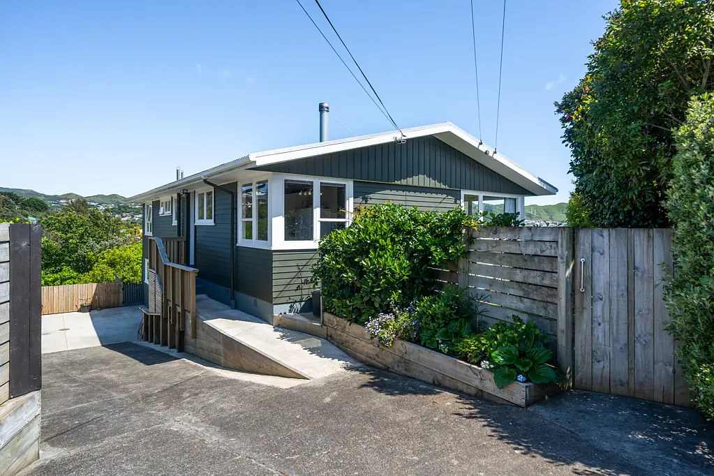 11 Pauline Way, Paparangi, Wellington