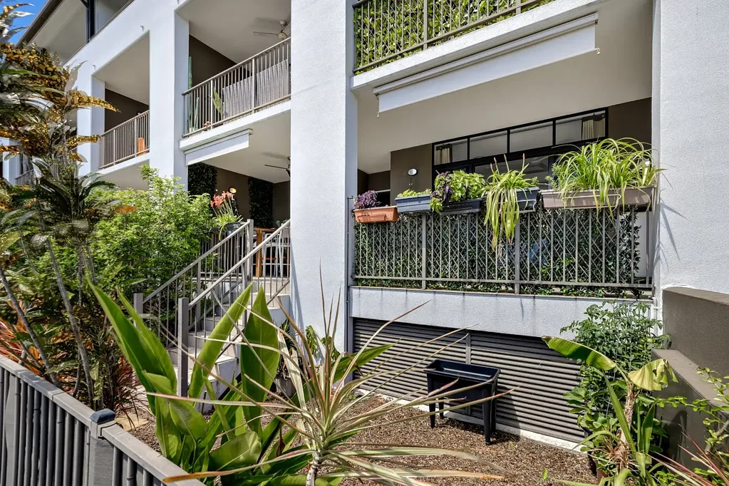 Parramatta Park 2 Bedroom House-Like Living in an Apartment — Direct Courtyard Entry