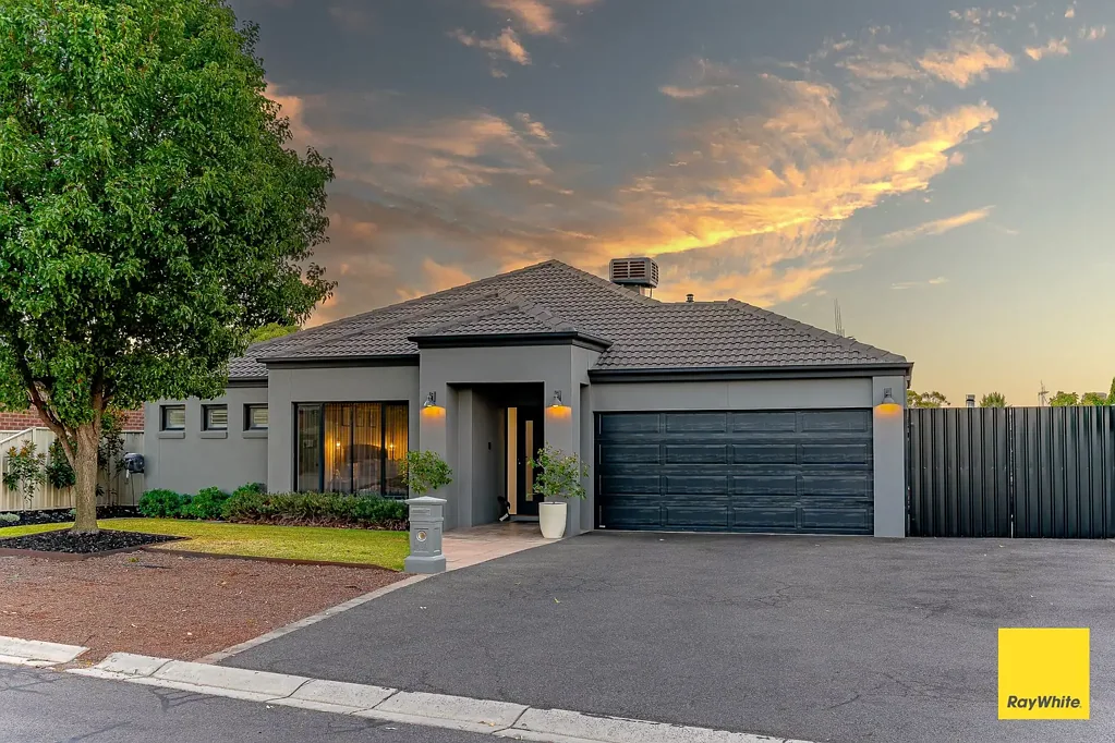 Epsom 4房  Your Private Oasis Awaits - Stunning Home with Pool on a 773m² Block!