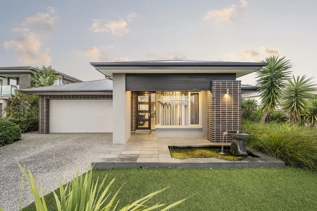 Mount Duneed 4 Slaapkamer Stunning Ex Display Home in Premium Mount Duneed