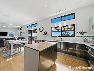 Kusina - 5 Mount Street, Orford, TAS 7190