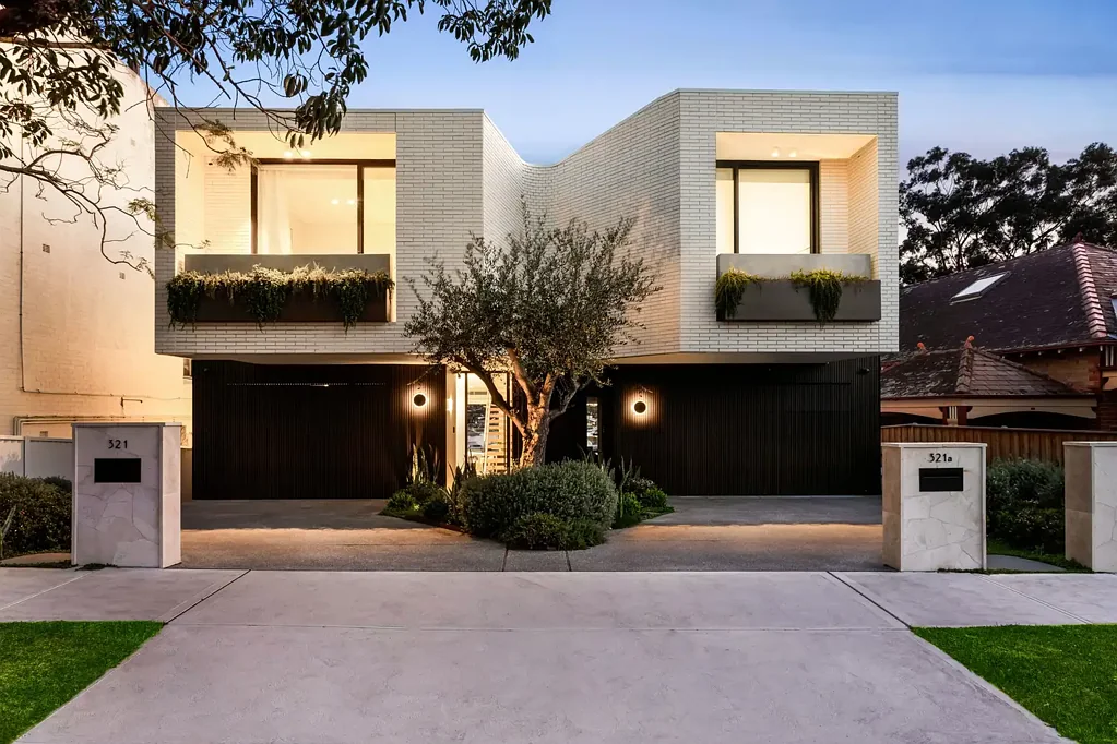 Drummoyne 4房 Drummoyne湾景奢邸 Miele/Bosch厨房 马赛克泳池 智能家居 步行渡轮公园 Contemporary Luxury with Sweeping Drummoyne Bay Views
