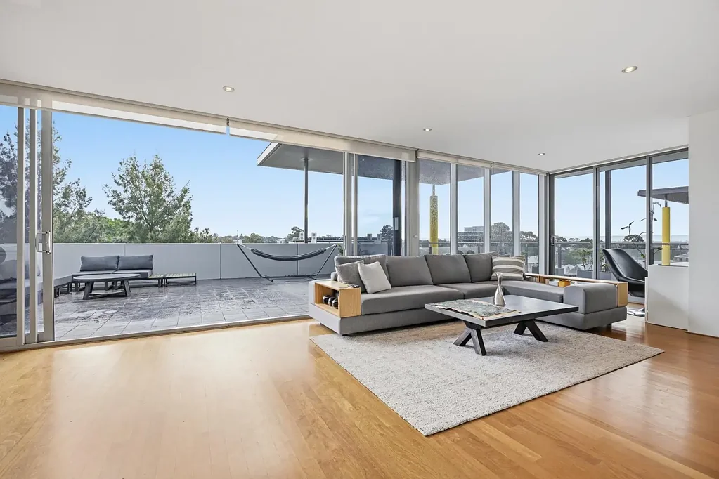 LUXURY FULLY FURNISHED PENTHOUSE LIVING IN THE HEART OF HIGHGATE