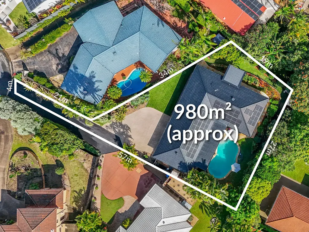 Carrara 4房  Privacy and lifestyle on a sprawling and elevated 980m² block