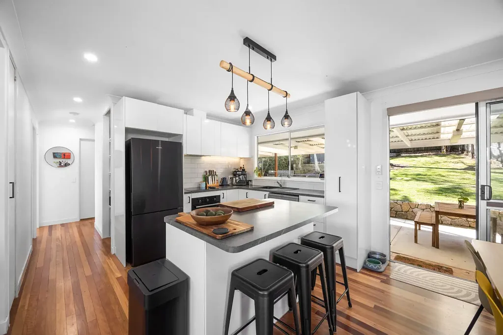 Alexandra Headland 3房  Entry Level Golden triangle -Owner will consider all serious offers