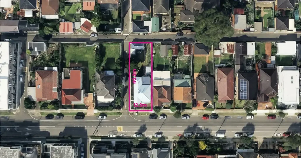 Hurstville 5房 黄金转角地块 三临街面巷道 五卧宽敞空间 平整无地役权 近优校商圈 城景视野无限 Unlock The Potential!