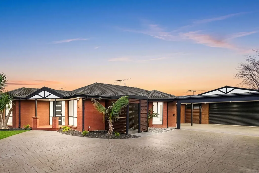 Wyndham Vale 3chambre Beautifully Renovated Family Home with Exceptional Outdoor Living!