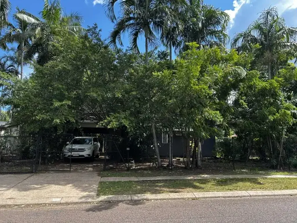 Moulden 5房  Value for money - huge 5 bedroom home in tropical garden