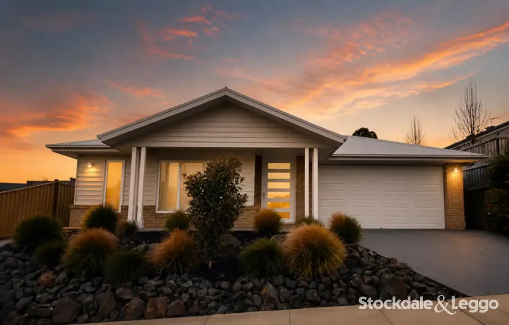Ex-display home, opulence & convenience.
