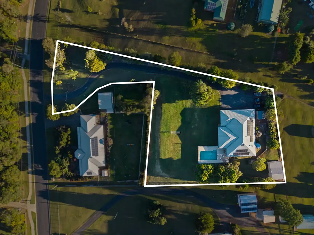 Burpengary 5房 现代大地块生活，尊贵装修，带泳池和卓越景观 Modern Acreage Living with Premium Finishes, Pool & Exceptional Views