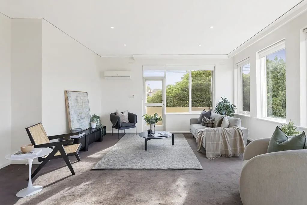 Elsternwick 2房 宽敞两卧两卫 公寓约128平米 北向采光充足 邻近Glen Huntly路 咖啡馆餐厅环绕 独享专属车位 步行多所顶尖学校 North-Facing Oversized Living in a Prime Lifestyle Setting