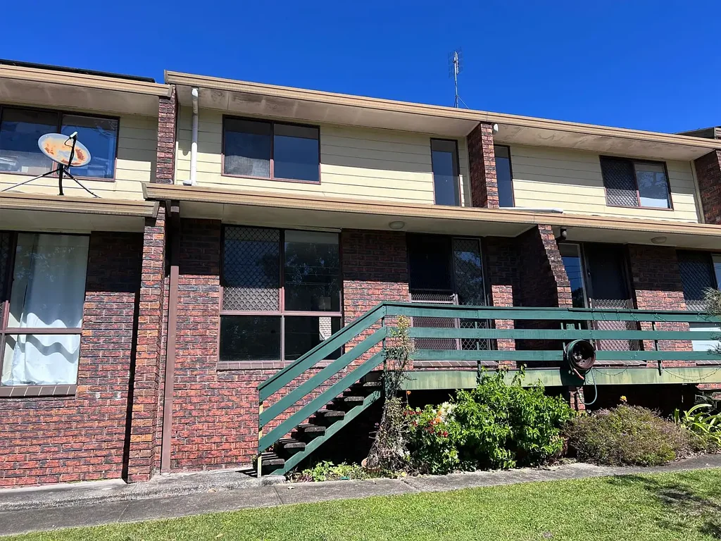 Refurbished 2-Bedroom Townhouse in a Quiet Complex