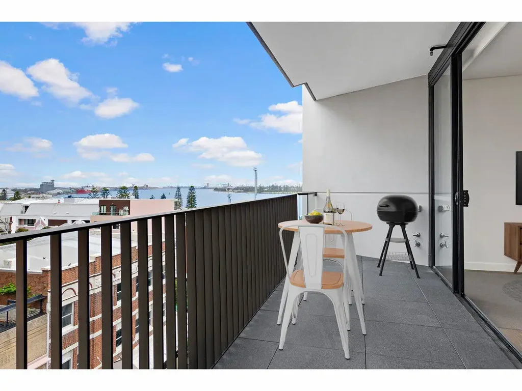 IMPRESSIVE BRAND NEW SOUL FACING WOLFE STREET WITH WATERVIEWS