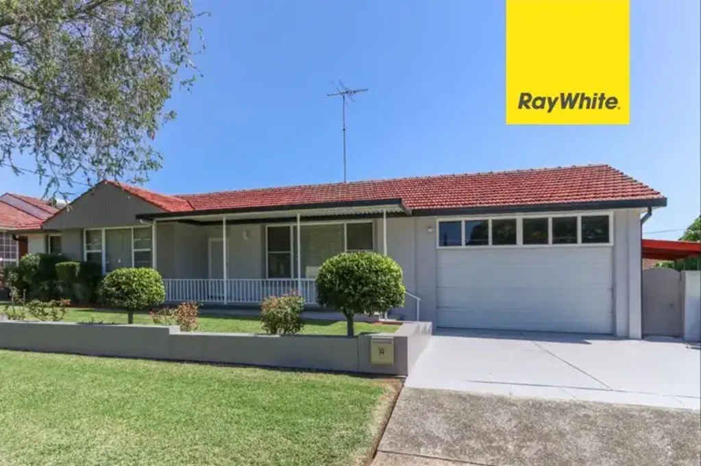 3 Bedroom Double Brick Family Home - Perfect Location - BEVERLY HILLS