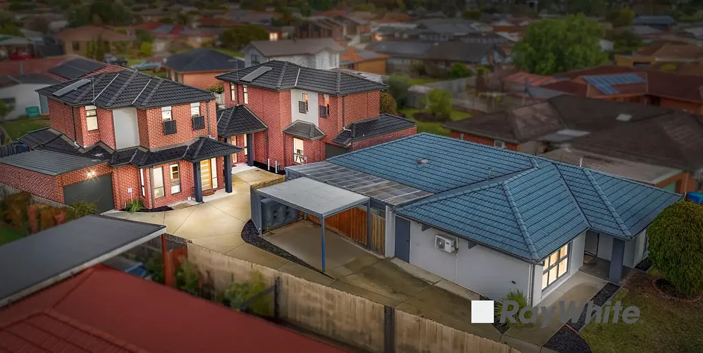 Cranbourne 2房  三家园，三重头衔 - 一个无与伦比的机会！ Three Homes, Three Titles - One Unbeatable Opportunity!