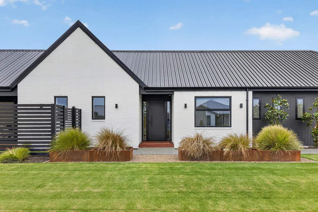 Rangiora 4ห้องนอน Built to be noticed, designed to be lived in