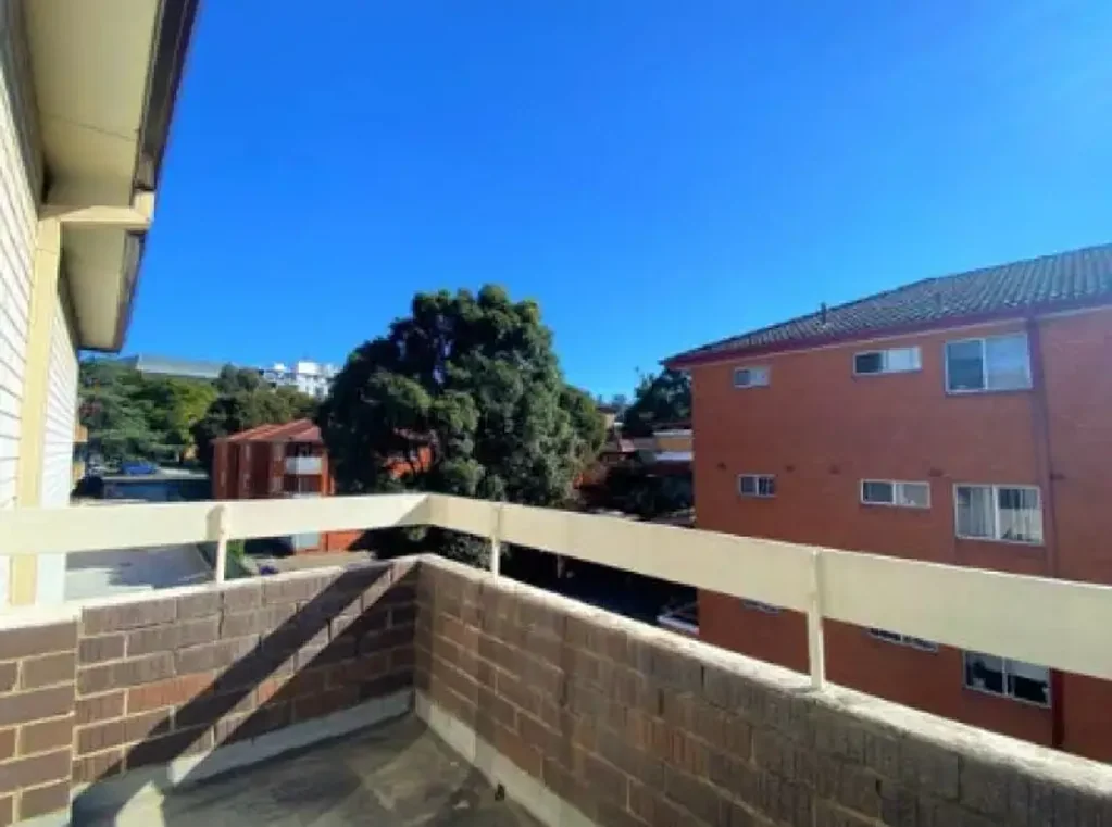 Top floor light and airy 1 bedroom unit in the heart of Ryde