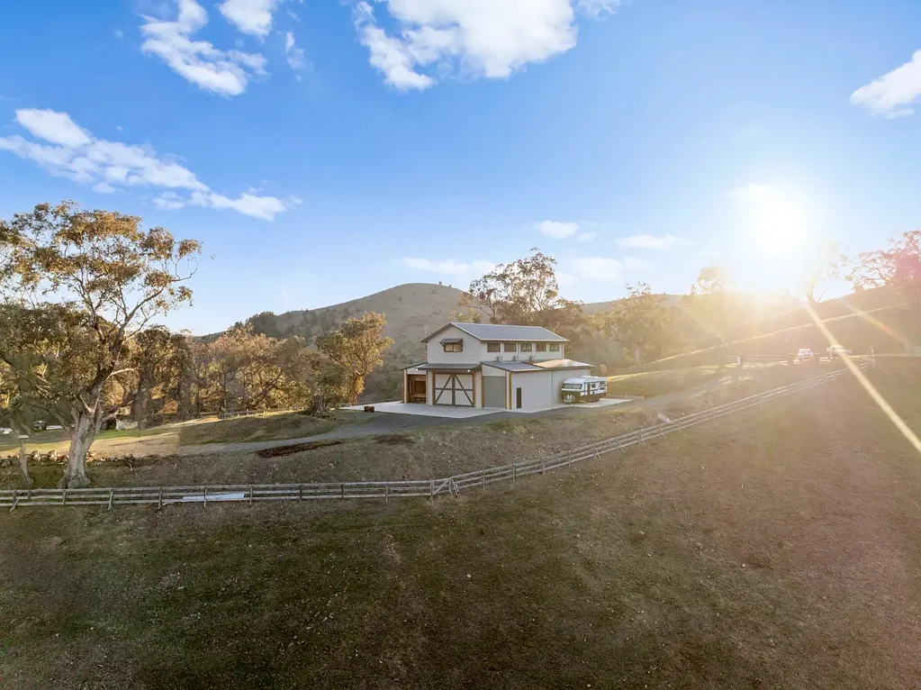 Bonnie Doon 4 Bedroom Modern Off-Grid Living on 40 Hectares of Countryside Bliss